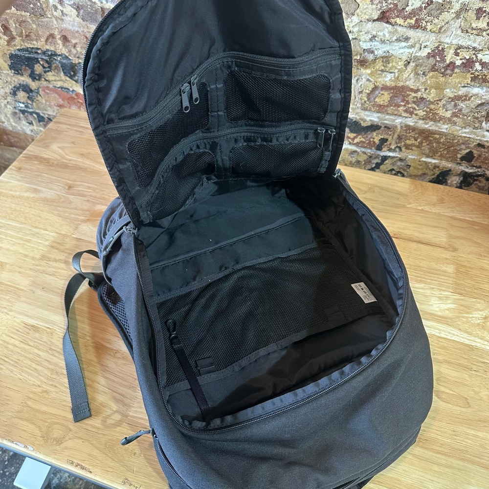 Merrell Black Hiking Backpack Laptop Travel Bag Sternum Strap Multi Pocket - Picture 8 of 8